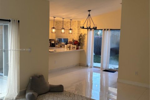 Снять в аренду виллу или дом в Майами, Флорида 3 спальни, 147.34м2, № 1953992 - фото 3