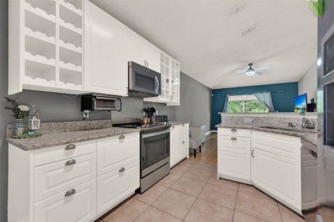House in Orlando, Florida 3 bedrooms, 136.47 sq.m. № 2232018 - photo 8
