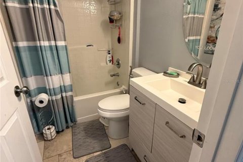 House in Orlando, Florida 3 bedrooms, 136.47 sq.m. № 2232018 - photo 12