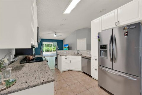 House in Orlando, Florida 3 bedrooms, 136.47 sq.m. № 2232018 - photo 6
