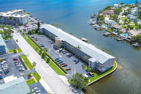 Condo in South Pasadena, Florida, 2 bedrooms  № 1719804 - photo 1