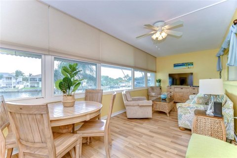Condo in South Pasadena, Florida, 2 bedrooms  № 1719804 - photo 24