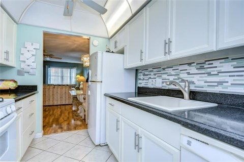 Condo in South Pasadena, Florida, 2 bedrooms  № 1719804 - photo 15