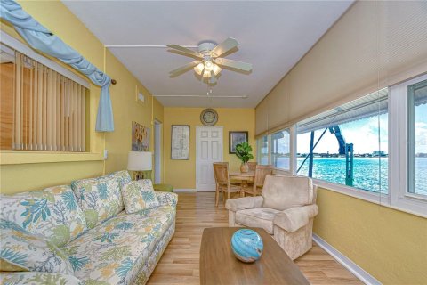 Condo in South Pasadena, Florida, 2 bedrooms  № 1719804 - photo 27