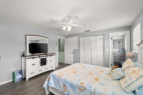 House in Ormond Beach, Florida 5 bedrooms, 204.38 sq.m. № 1815616 - photo 25