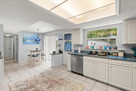 House in Ormond Beach, Florida 5 bedrooms, 204.38 sq.m. № 1815616 - photo 9