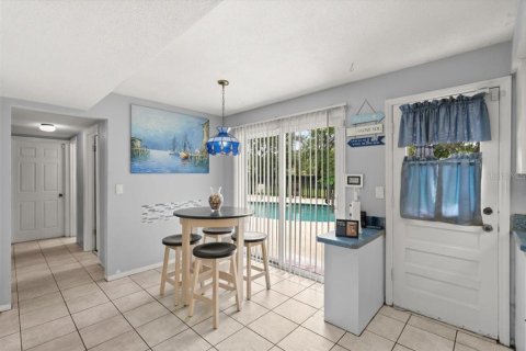 House in Ormond Beach, Florida 5 bedrooms, 204.38 sq.m. № 1815616 - photo 12