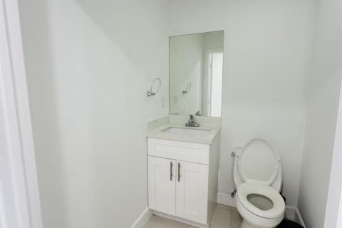 Снять в аренду таунхаус в Веллингтон, Флорида 3 спальни, 153.29м2, № 1225735 - фото 1