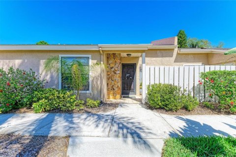 Villa ou maison à vendre à Sarasota, Floride: 2 chambres, 136.57 m2 № 2097134 - photo 2
