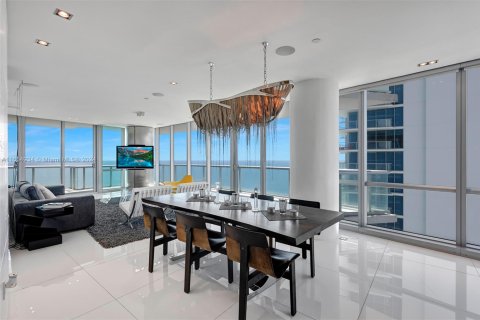 Condominio en alquiler en Sunny Isles Beach, Florida, 4 dormitorios, 230.86 m2 № 1714776 - foto 8