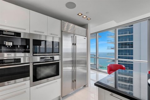 Condominio en alquiler en Sunny Isles Beach, Florida, 4 dormitorios, 230.86 m2 № 1714776 - foto 20