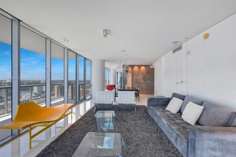 Condominio en alquiler en Sunny Isles Beach, Florida, 4 dormitorios, 230.86 m2 № 1714776 - foto 1