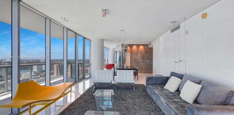 Condominio en Sunny Isles Beach, Florida, 4 dormitorios  № 1714776