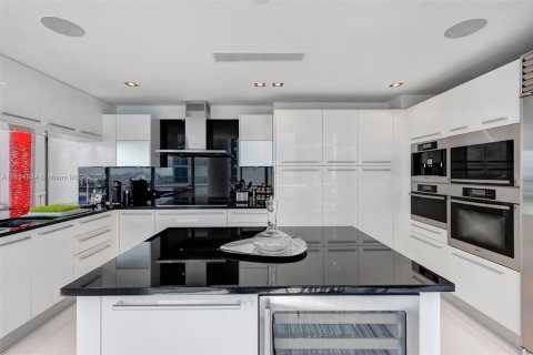 Condominio en alquiler en Sunny Isles Beach, Florida, 4 dormitorios, 230.86 m2 № 1714776 - foto 16