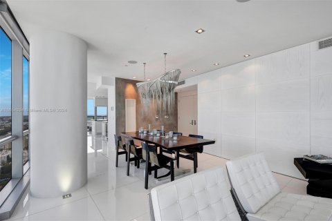 Condominio en alquiler en Sunny Isles Beach, Florida, 4 dormitorios, 230.86 m2 № 1714776 - foto 12