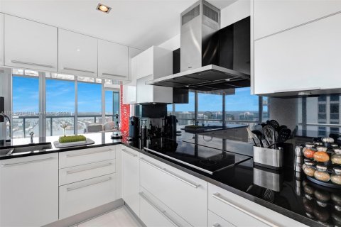 Condominio en alquiler en Sunny Isles Beach, Florida, 4 dormitorios, 230.86 m2 № 1714776 - foto 22