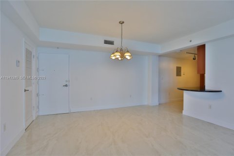 Condo in North Bay Village, Florida, 2 bedrooms  № 2041612 - photo 4