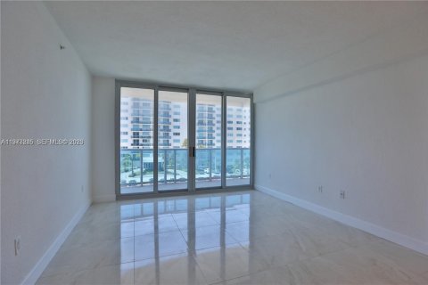 Condo in North Bay Village, Florida, 2 bedrooms  № 2041612 - photo 5