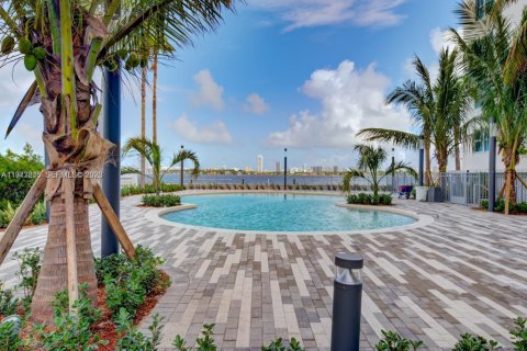 Condo in North Bay Village, Florida, 2 bedrooms  № 2041612 - photo 7