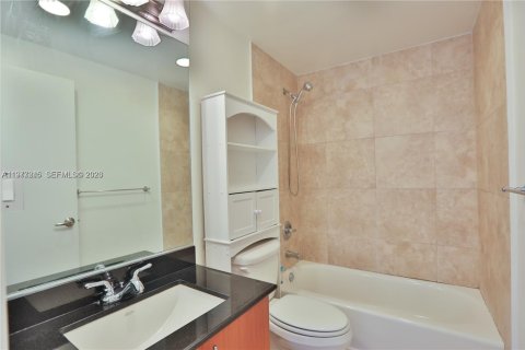 Condo in North Bay Village, Florida, 2 bedrooms  № 2041612 - photo 2