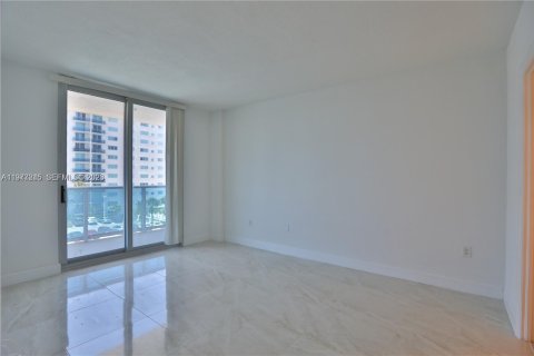 Condo in North Bay Village, Florida, 2 bedrooms  № 2041612 - photo 6