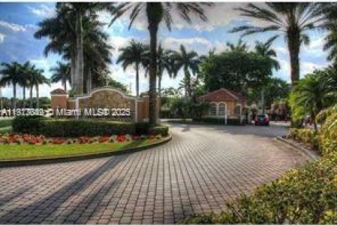 Condo in Miramar, Florida, 2 bedrooms  № 1973947 - photo 2