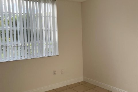 Condo in Miramar, Florida, 2 bedrooms  № 1973947 - photo 15