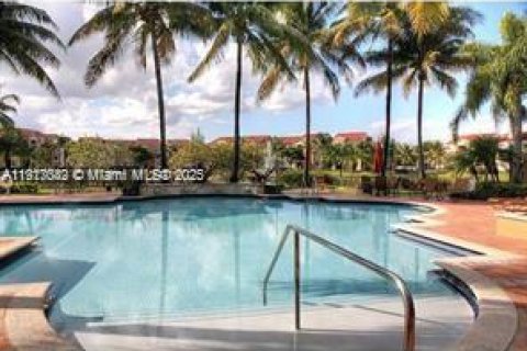 Condo in Miramar, Florida, 2 bedrooms  № 1973947 - photo 5