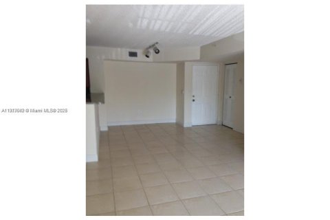 Condo in Miramar, Florida, 2 bedrooms  № 1973947 - photo 11