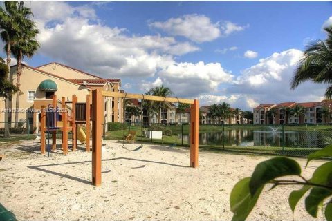 Condo in Miramar, Florida, 2 bedrooms  № 1973947 - photo 9