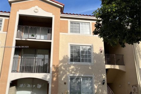 Condo in Miramar, Florida, 2 bedrooms  № 1973947 - photo 3