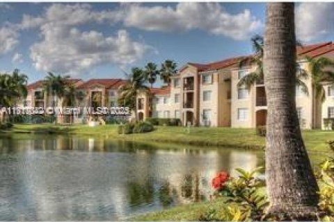 Condo in Miramar, Florida, 2 bedrooms  № 1973947 - photo 4