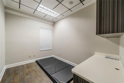 Commercial property in Brandon, Florida 327.02 sq.m. № 2383445 - photo 17