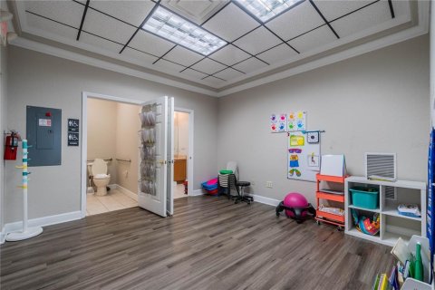 Commercial property in Brandon, Florida 327.02 sq.m. № 2383445 - photo 30