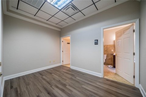 Commercial property in Brandon, Florida 327.02 sq.m. № 2383445 - photo 19