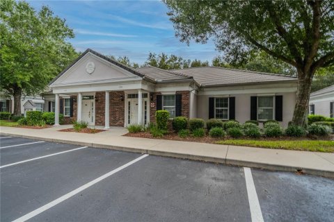 Commercial property in Brandon, Florida 327.02 sq.m. № 2383445 - photo 3