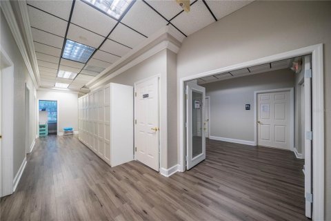 Commercial property in Brandon, Florida 327.02 sq.m. № 2383445 - photo 4