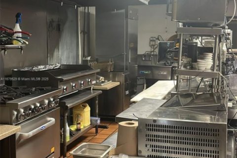 Propiedad comercial en venta en Fort Lauderdale, Florida № 2014146 - foto 4