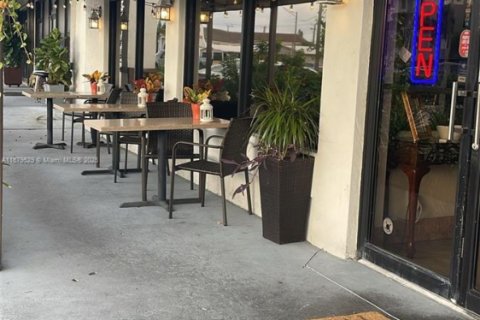 Propiedad comercial en venta en Fort Lauderdale, Florida № 2014146 - foto 2