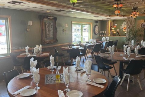 Propiedad comercial en venta en Fort Lauderdale, Florida № 2014146 - foto 11