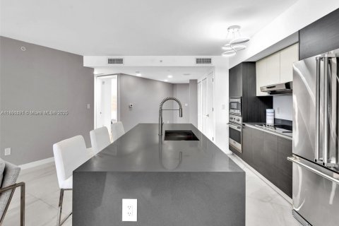 Купить кондоминиум в Бей-Харбор-Айлендс, Флорида 2 спальни, 113.53м2, № 1943503 - фото 3