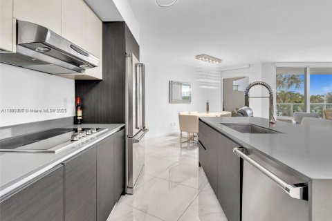 Купить кондоминиум в Бей-Харбор-Айлендс, Флорида 2 спальни, 113.53м2, № 1943503 - фото 12