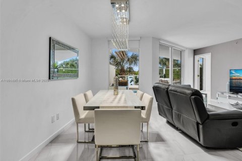 Купить кондоминиум в Бей-Харбор-Айлендс, Флорида 2 спальни, 113.53м2, № 1943503 - фото 16