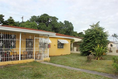 Casa en venta en Miami, Florida, 3 dormitorios, 131.55 m2 № 1982625 - foto 2