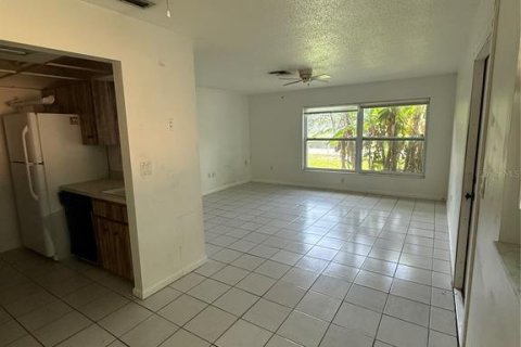 Apartment in Port Charlotte, Florida 2 bedrooms, 83.61 sq.m. № 1833521 - photo 3