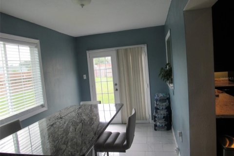 Villa ou maison à vendre à Apopka, Floride: 3 chambres, 125.51 m2 № 1907012 - photo 4