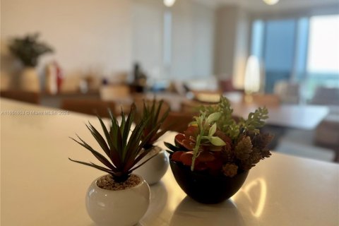 Condo in North Miami Beach, Florida, 3 bedrooms № 1960614 - photo 25