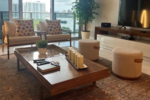 Condo in North Miami Beach, Florida, 3 bedrooms № 1960614 - photo 14