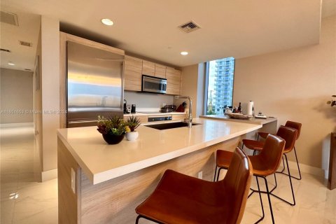 Condo in North Miami Beach, Florida, 3 bedrooms № 1960614 - photo 11