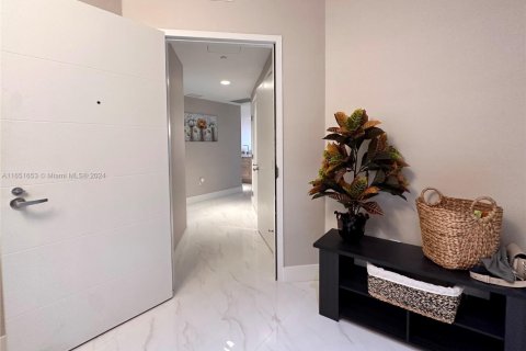 Condo in North Miami Beach, Florida, 3 bedrooms № 1960614 - photo 7